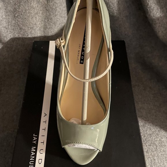 Jay Manuel, mint green and cream peep-toes. Size 7. - Picture 3 of 3